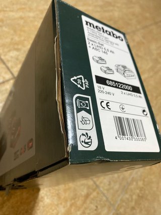 Cargador y 2 baterias METABO. Nuevo
