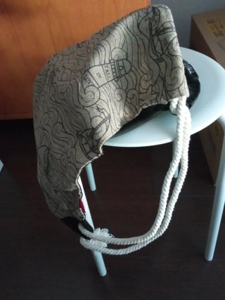 Mochila de cuerdas con estampado náutico.