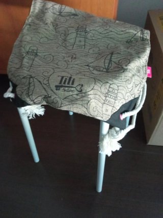 Mochila de cuerdas con estampado náutico.