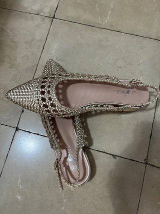 Zapatos Jalters Dorados Talla 40