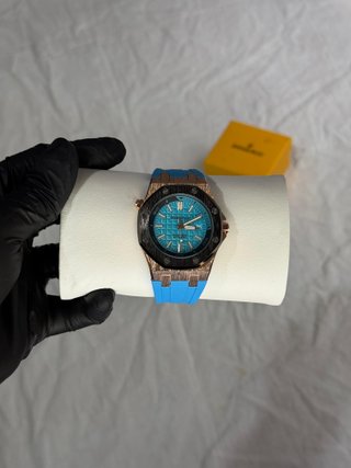 Reloj Deportivo Azul y Dorado