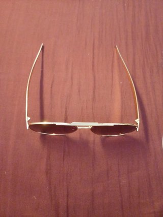 Gafas de sol aviador doradas