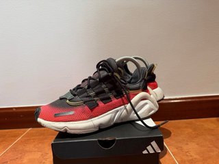 Zapatillas Adidas Negras y Rojas