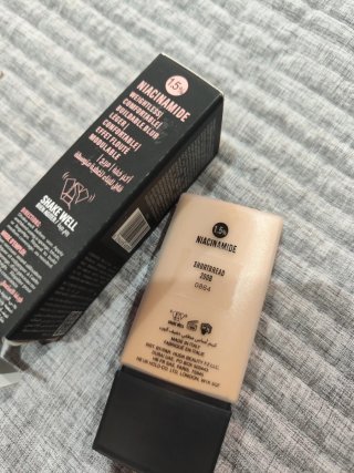 Base de maquillaje Huda Beauty Easy Blur