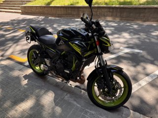 Kawasaki Z650 Negra y Verde