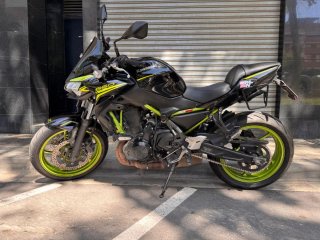 Kawasaki Z650 Negra y Verde