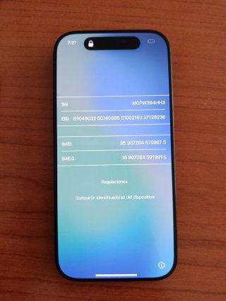 iPhone 16 Pro Max Negro con funda iPhone negra