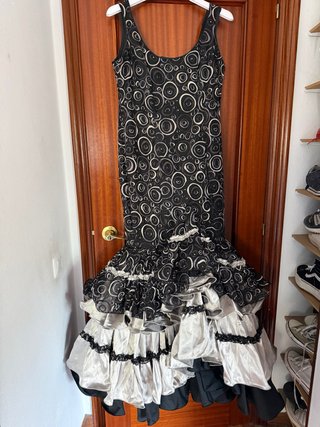 Vestido de Flamenco Negro y Blanco