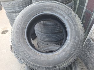 235 70 R16 105H Bridgestone - 1 neumático sin uso