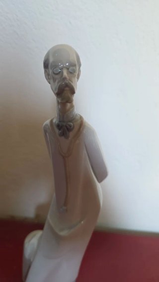 Figura Lladro Médico Porcelana