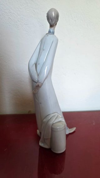 Figura Lladro Médico Porcelana