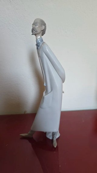 Figura Lladro Médico Porcelana