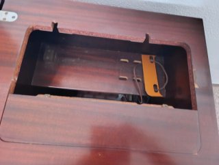 Mueble de madera para máquina de coser Alfa