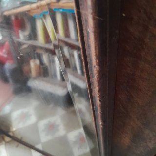 Espejo biselado de puerta de armario antiguo