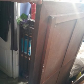 Espejo biselado de puerta de armario antiguo