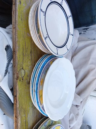 Lotto piatti ceramica e porcellana