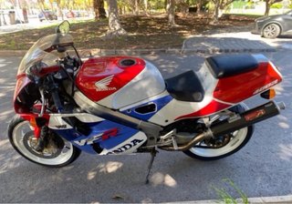 HONDA VFR400 NC30