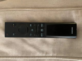 Samsung 43” 4K Smart TV AU7100 + Mando