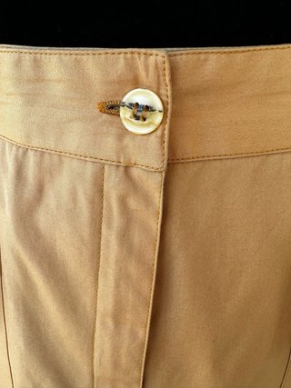 Conjunto falda pantalón y chaqueta camel