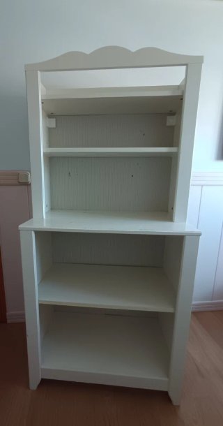 Estantería blanca IKEA dormitorio infantil
