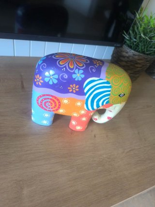 Elefante decorativo pintado a mano