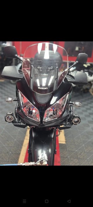 Suzuki V-Strom DL 650 Adventure Negra/Roja