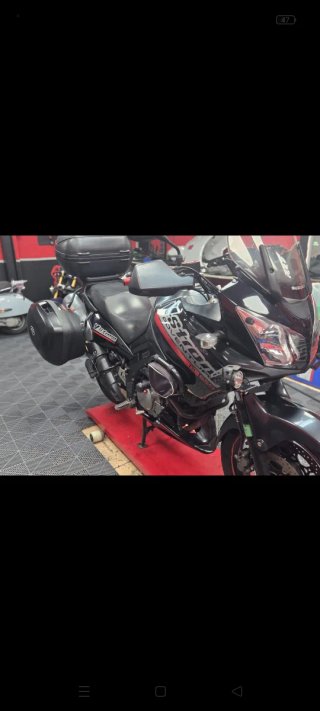 Suzuki V-Strom DL 650 Adventure Negra/Roja