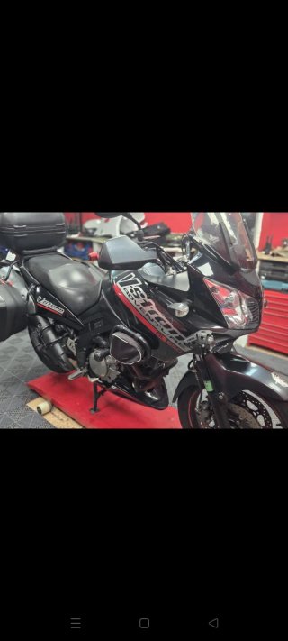 Suzuki V-Strom DL 650 Adventure Negra/Roja
