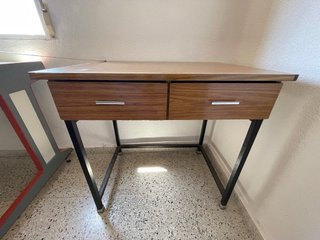 Pupitre antiguo madera y metal
