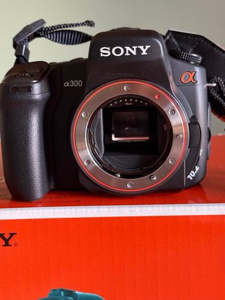 Sony Alpha 300 DSLR-A300K Kit, Con vari accessori