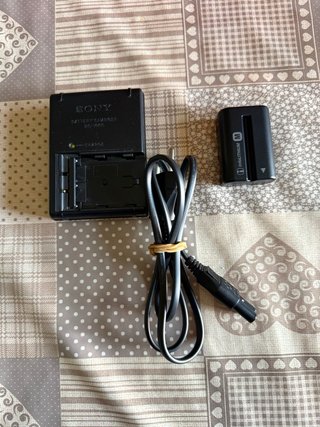 Sony Alpha 300 DSLR-A300K Kit, Con vari accessori