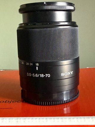 Sony Alpha 300 DSLR-A300K Kit, Con vari accessori