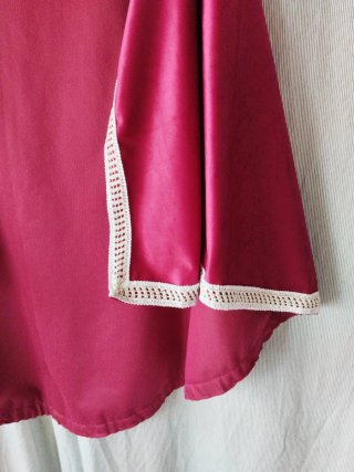 Capa Medieval Temática Roja y Blanca