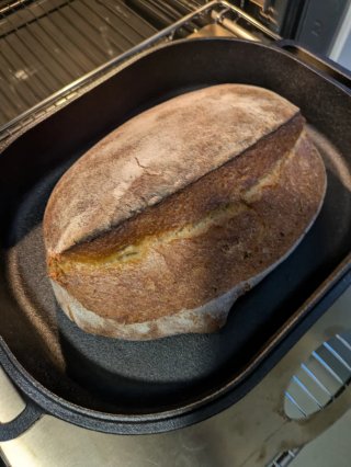 Olla de hierro fundido para hacer pan.