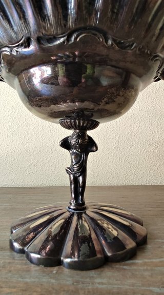 FRUTERO ANTIGUO CON FIGURA DE ÁNGEL / PUTTO