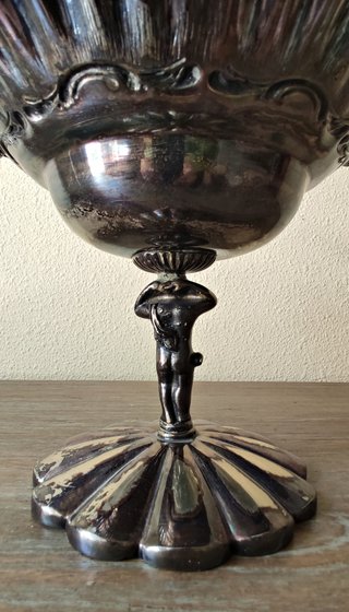 FRUTERO ANTIGUO CON FIGURA DE ÁNGEL / PUTTO