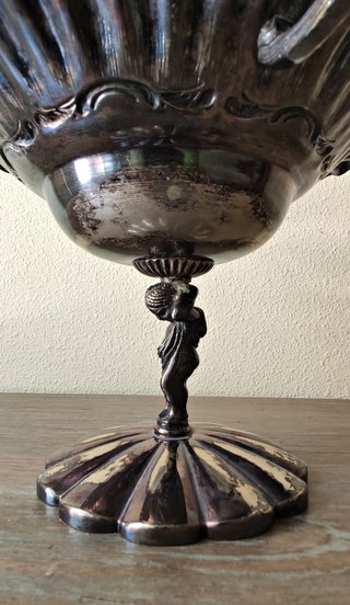 FRUTERO ANTIGUO CON FIGURA DE ÁNGEL / PUTTO