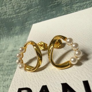 Brincos Pandora Dourados com Pérolas