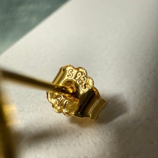 Brincos Pandora Dourados com Pérolas