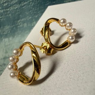 Brincos Pandora Dourados com Pérolas