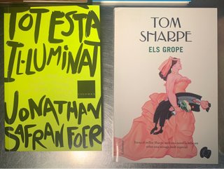 Llibres en català variats    (caixa1)