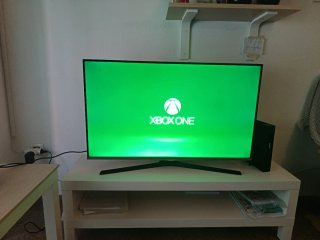 Xbox One X Negra + Volante y Juegos