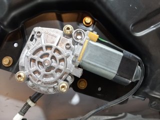 ELEVALUNAS DELANTERO IZQUIERDO AUDI 100 BERLINA (