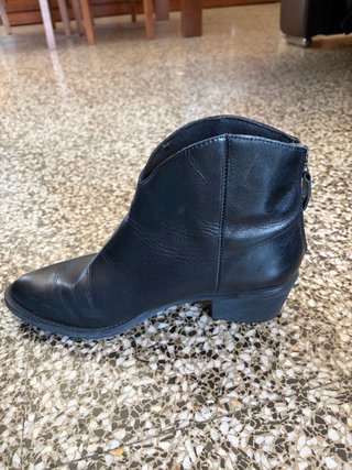 Botines negros de piel