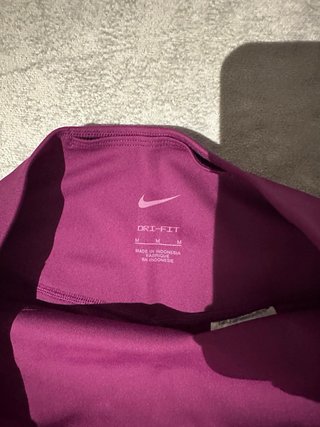 Mallas deportivas Nike moradas