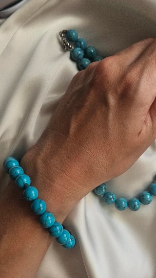 Collar, pulsera y pendientes