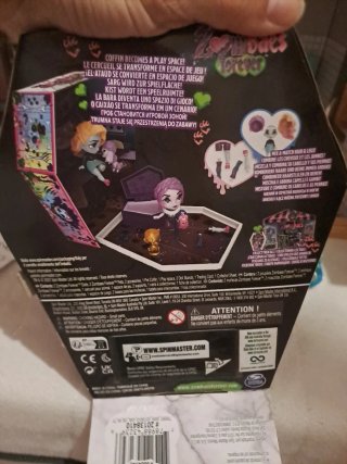 Muñecas zombie