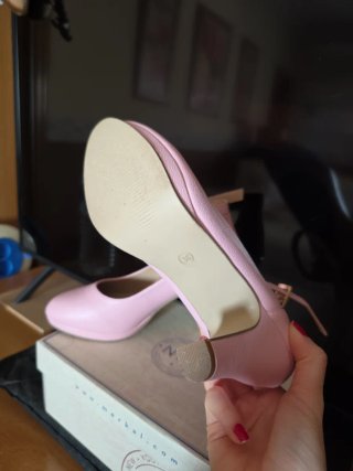 Zapatos rosas de tacón