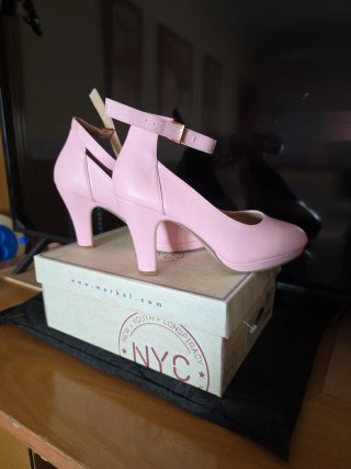 Zapatos rosas de tacón