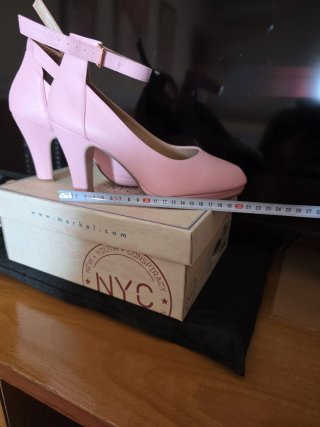 Zapatos rosas de tacón